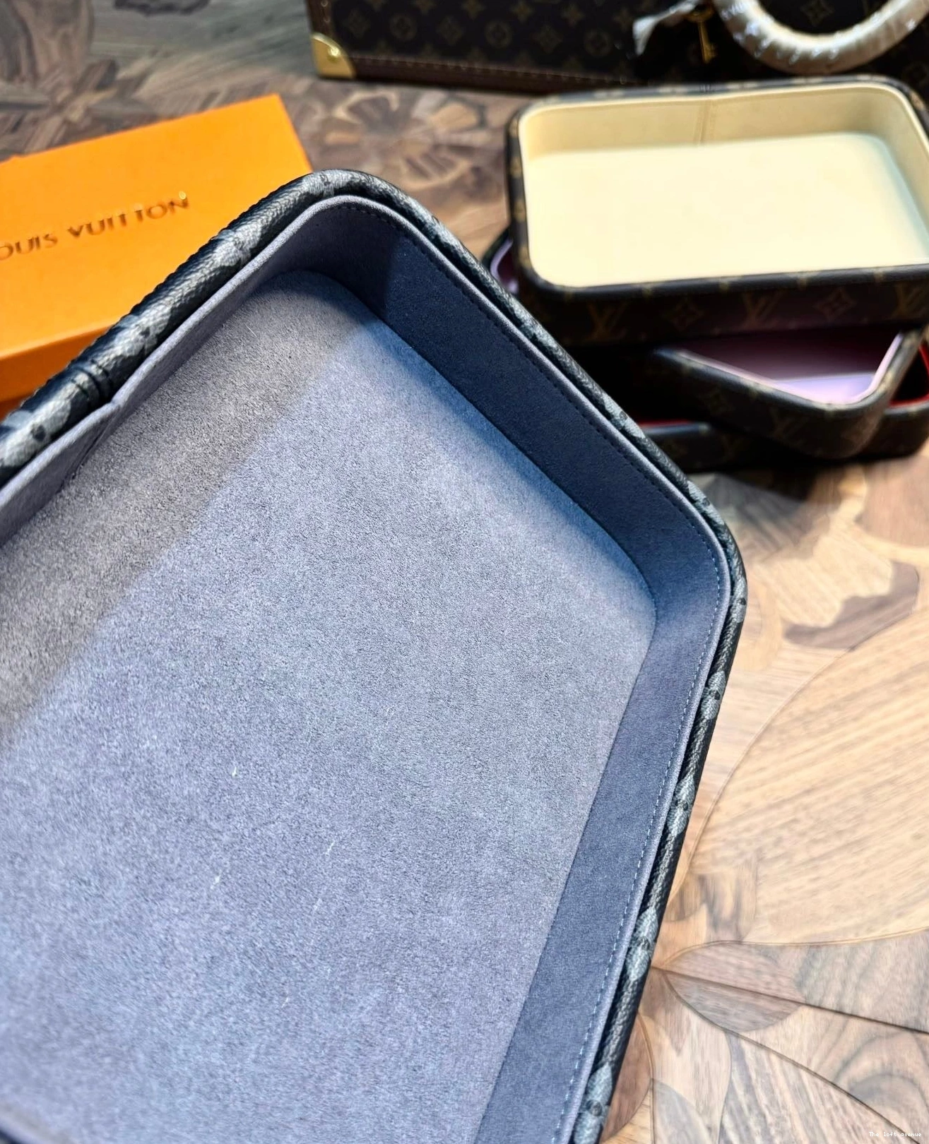 CUSTOM TRAY VALET LV 0804